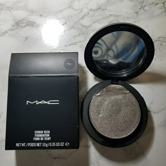 MAC Studio Tech Foundation - Picture 2 of 6